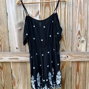 Love tree romper Girls White Embroidery cold Shoulder Sz. Small